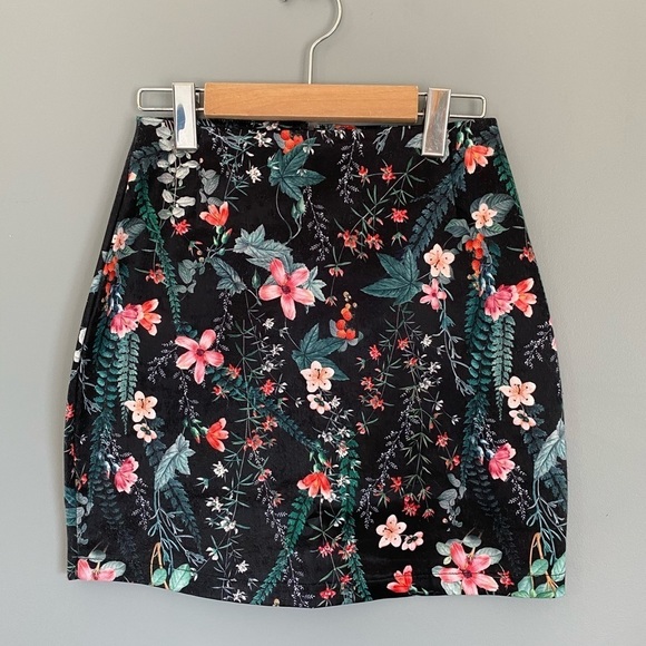 MINKPINK Floral Mini Skirt - Picture 5 of 6